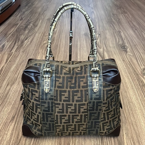 💯 % authentic Fendi shoulder/ totes bag - Picture 2 of 16